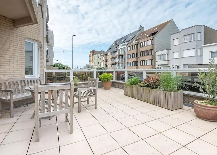 Appartement Met Groot Terras Aan De Zee