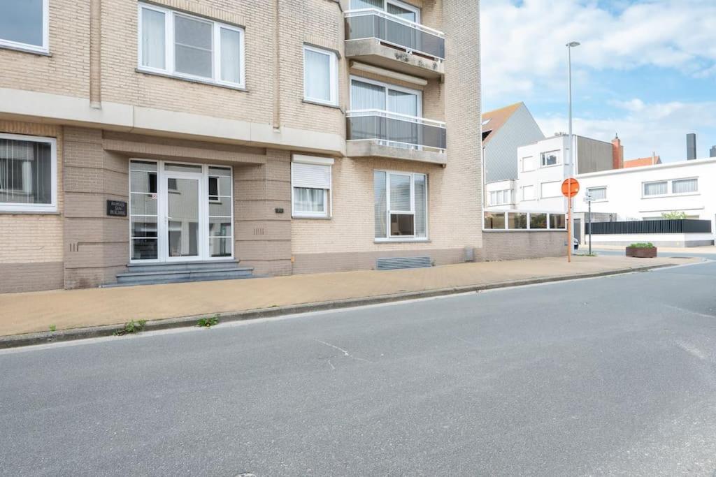 Appartement Met Groot Terras Aan De Zee *
